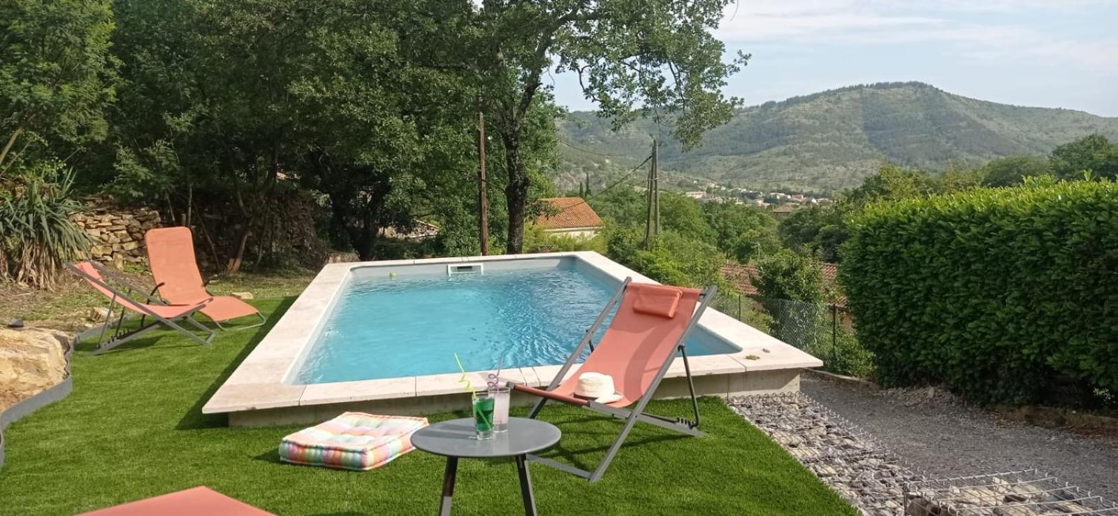 Au Pied Du Grand Cedre * Vesseaux